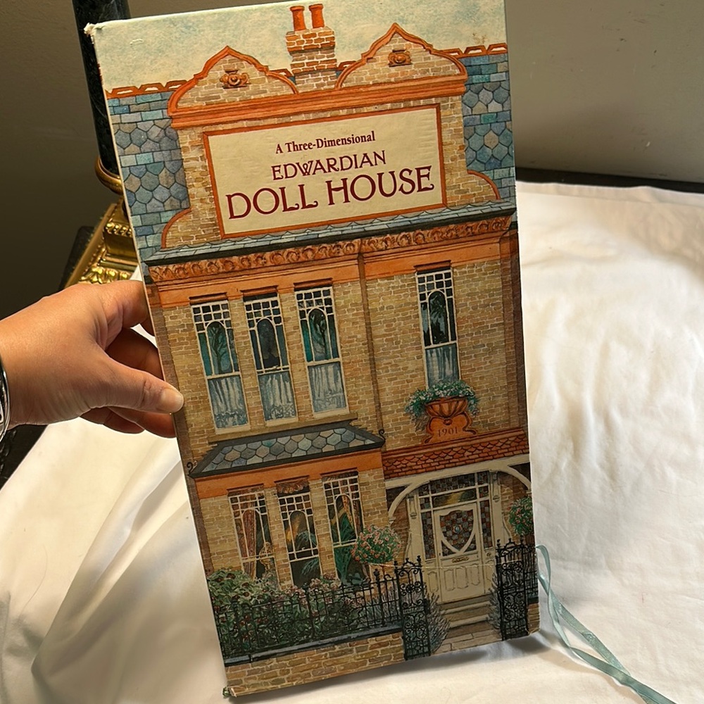 Edwardian Doll House Book